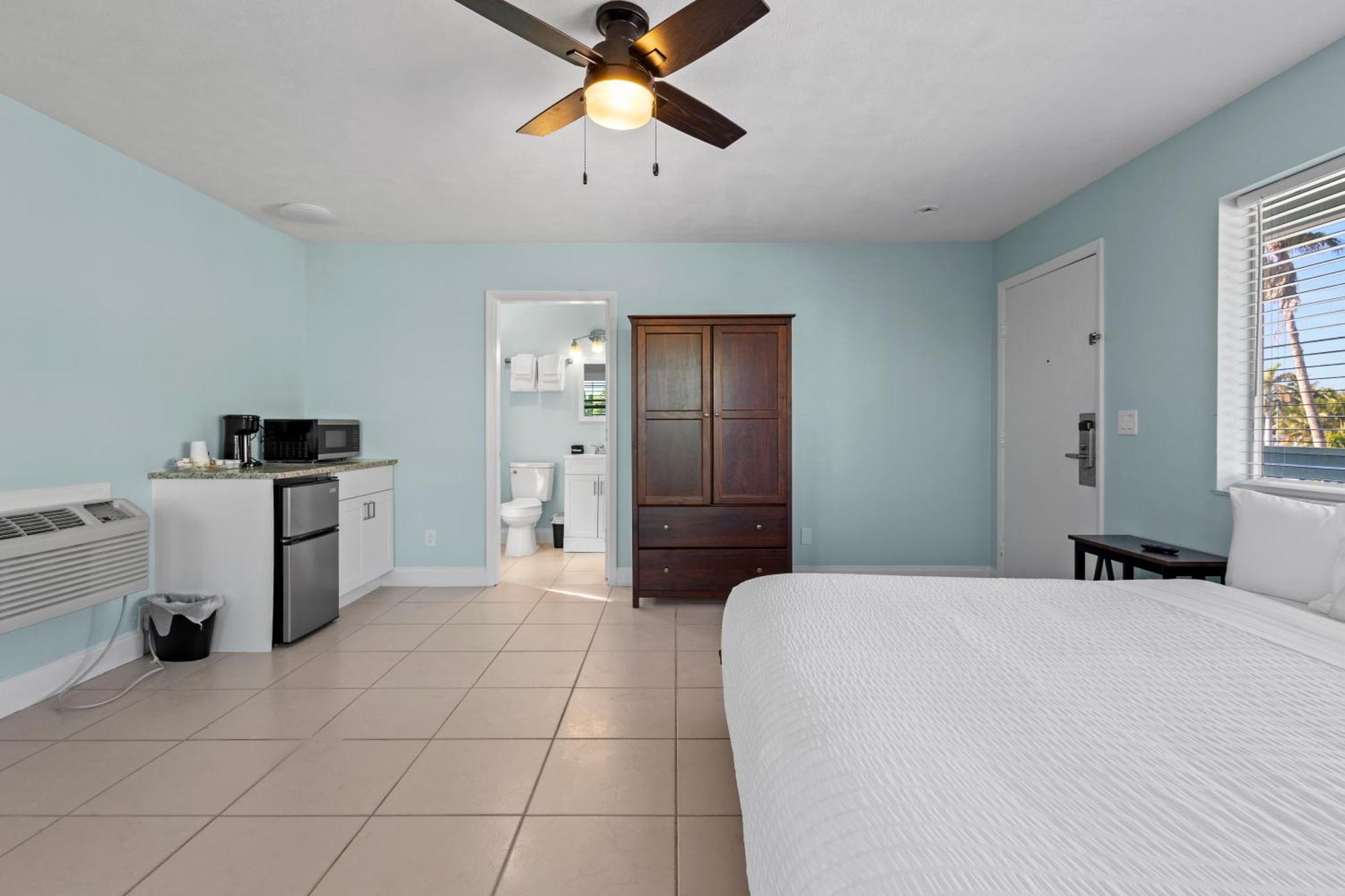 Partial Ocean View Hotel Room- King Bed #1 Fort Pierce Exteriör bild