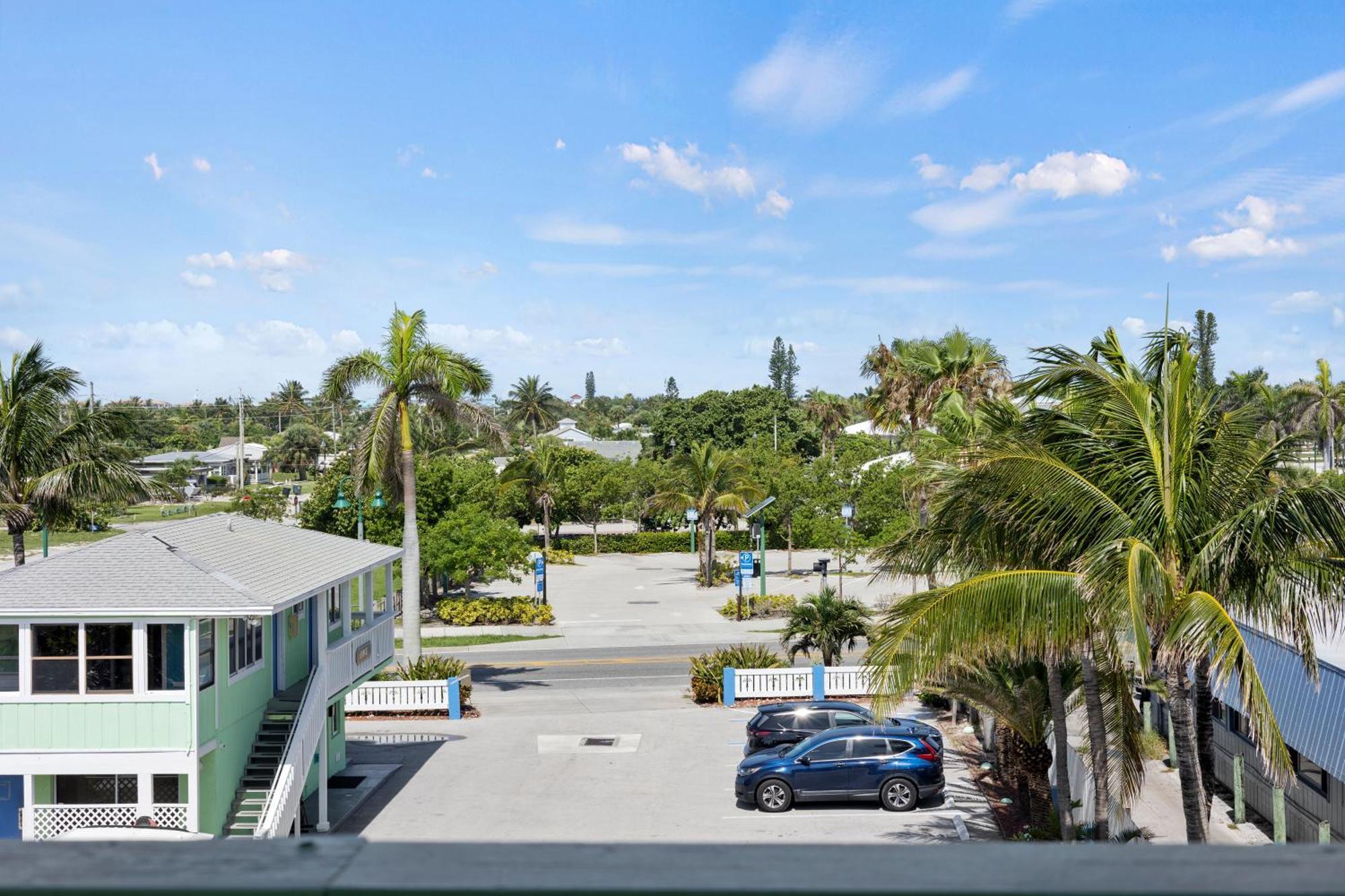 Partial Ocean View Hotel Room- King Bed #1 Fort Pierce Exteriör bild