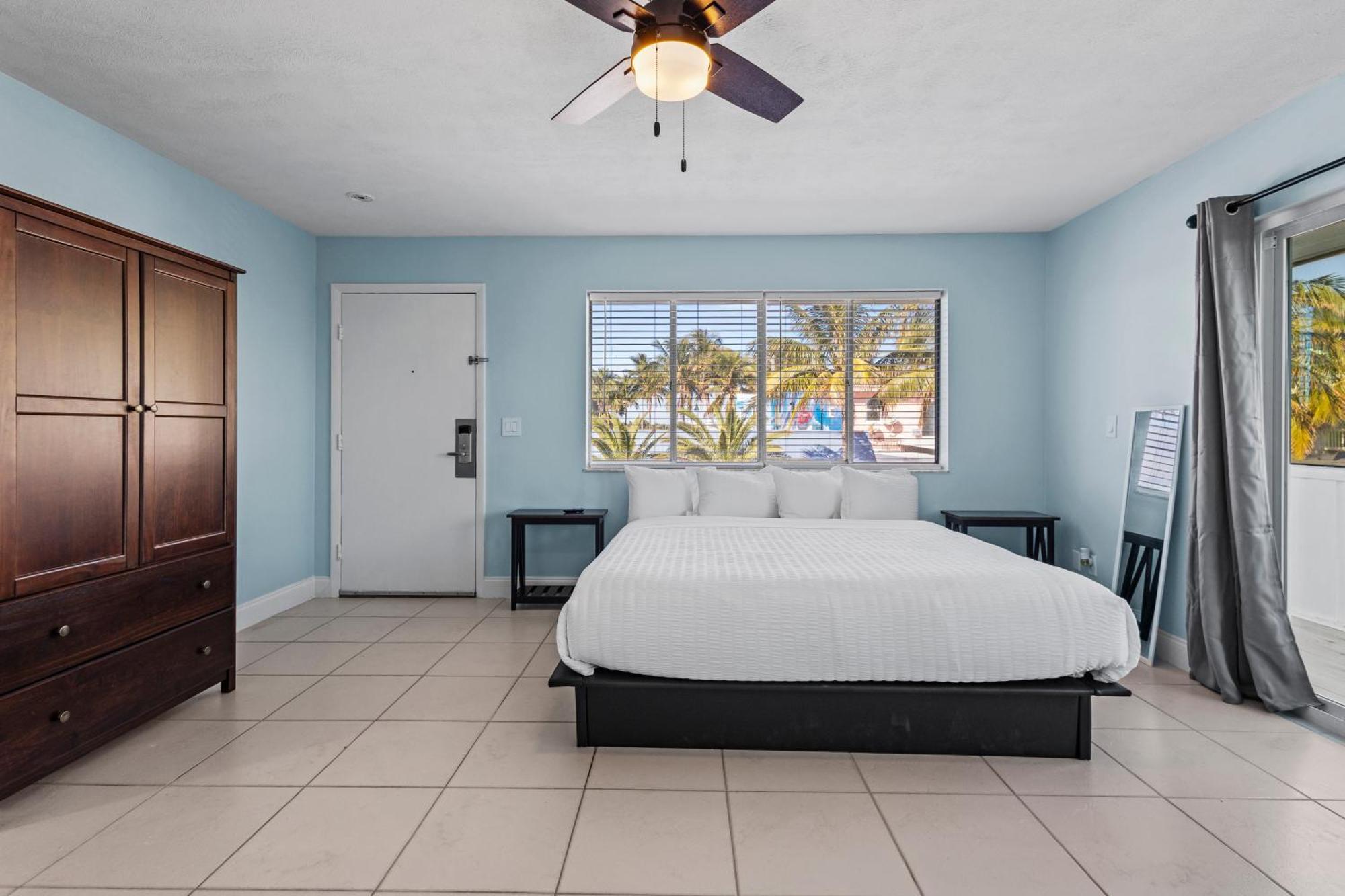 Partial Ocean View Hotel Room- King Bed #1 Fort Pierce Exteriör bild